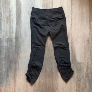Lululemon ebb to street crop 21” size 6